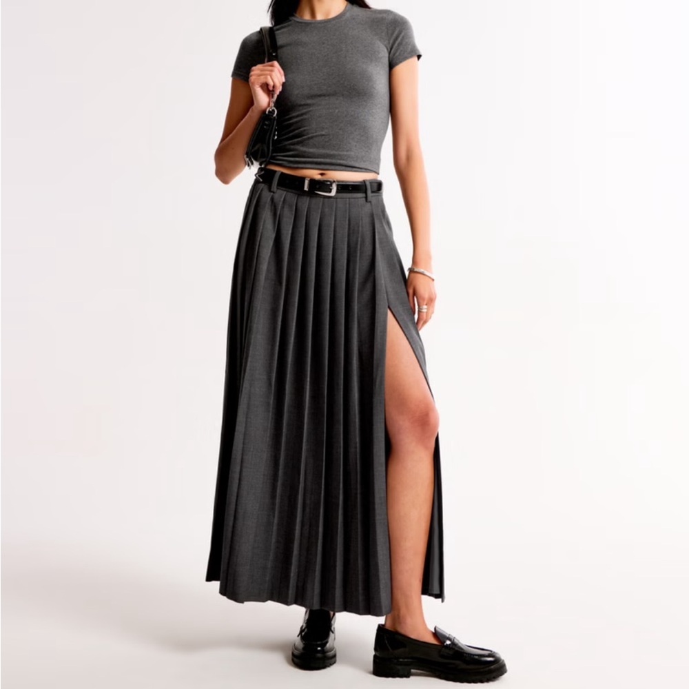 NWT New Abercrombie gray pleated maxi skirt with high slit, small SP
